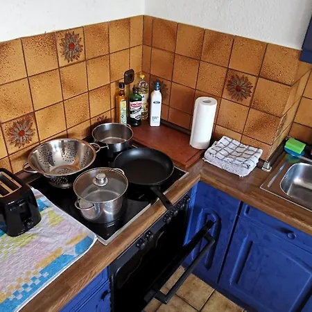 Daire Komfort Mit Garten, 4 Zimmer, 8 Betten, Eigene Kueche, Bad Wc, Gratis Fruehstueck, Parkplaetze Und Wifi, So Privat Zu Hause