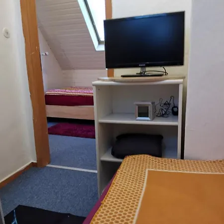 Ganze 95Qm Komfort Wohnung Mit 4 Zimmern Sowie Eigener Kueche, Bad Und Wc, Mit Garten, Gratis Parkplaetze, Wifi, Ruhige Top Lage Lejlighed