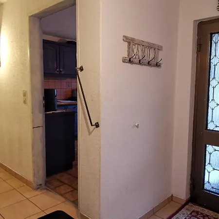 Ganze 95Qm Komfort Wohnung Mit 4 Zimmern Sowie Eigener Kueche, Bad Und Wc, Mit Garten, Gratis Parkplaetze, Wifi, Ruhige Top Lage *