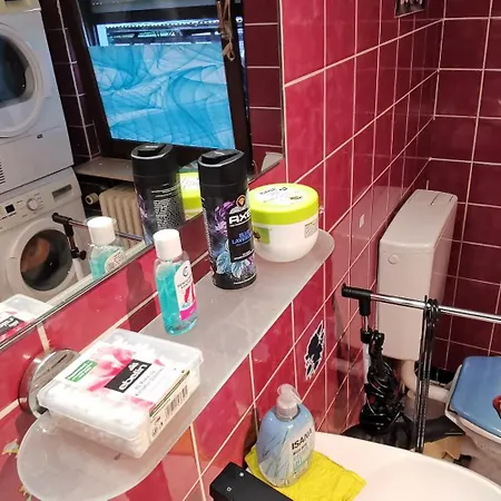 Komfort Mit Garten, 4 Zimmer, 8 Betten, Eigene Kueche, Bad Wc, Gratis Fruehstueck, Parkplaetze Und Wifi, So Privat Zu Hause Kassel