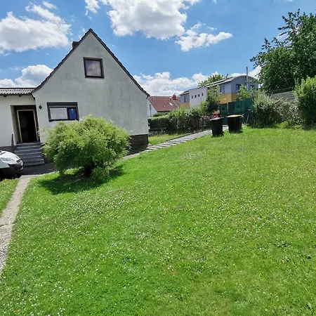 Ganze 95Qm Komfort Wohnung Mit Garten, 3 Schlafzimmer, Mit Privater Kueche, Wohnzimmer, Badezimmer, Wc, Gratis Parkplaetze, Wifi, Ruhige Top Lage *