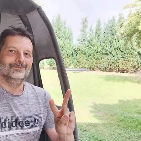 アパート Ganze 95Qm Ferien Wohnung Mit 3 Schlafzimmer, Eigener Kueche, Wohnzimmer, Badezimmer, Wc Sowie Grossen Garten, Gratis Parkplaetze, Wifi, Ruhige Top Lage