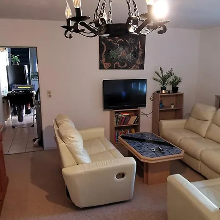 Komfort Mit Garten, 4 Zimmer, 8 Betten, Eigene Kueche, Bad Wc, Gratis Fruehstueck, Parkplaetze Und Wifi, So Privat Zu Hause * Kassel