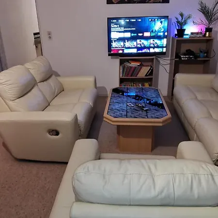 Daire Komfort Mit Garten, 4 Zimmer, 8 Betten, Eigene Kueche, Bad Wc, Gratis Fruehstueck, Parkplaetze Und Wifi, So Privat Zu Hause Kassel