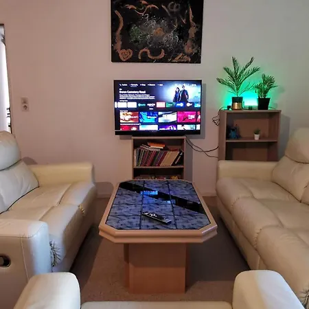 Ganze 95Qm Komfort Wohnung Mit 4 Zimmern Sowie Eigener Kueche, Bad Und Wc, Mit Garten, Gratis Parkplaetze, Wifi, Ruhige Top Lage *