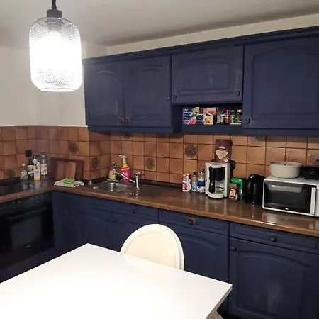 Ganze 95Qm Ferien Wohnung Mit 3 Schlafzimmer, Eigener Kueche, Wohnzimmer, Badezimmer, Wc Sowie Grossen Garten, Gratis Parkplaetze, Wifi, Ruhige Top Lage アパート