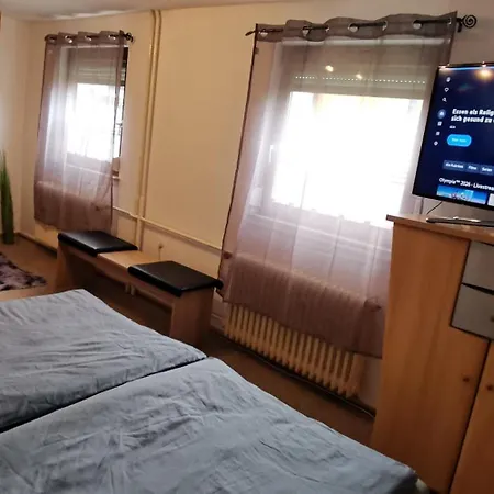 Ganze 95Qm Komfort Wohnung Mit 4 Zimmern Sowie Eigener Kueche, Bad Und Wc, Mit Garten, Gratis Parkplaetze, Wifi, Ruhige Top Lage * Kassel