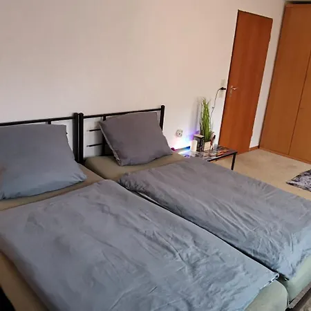 Ganze 95Qm Komfort Wohnung Mit 4 Zimmern Sowie Eigener Kueche, Bad Und Wc, Mit Garten, Gratis Parkplaetze, Wifi, Ruhige Top Lage
