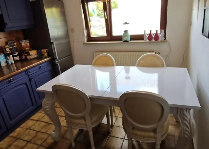 Daire Ganze 95Qm Komfort Wohnung Mit Garten, 3 Schlafzimmer, Mit Privater Kueche, Wohnzimmer, Badezimmer, Wc, Gratis Parkplaetze, Wifi, Ruhige Top Lage Kassel