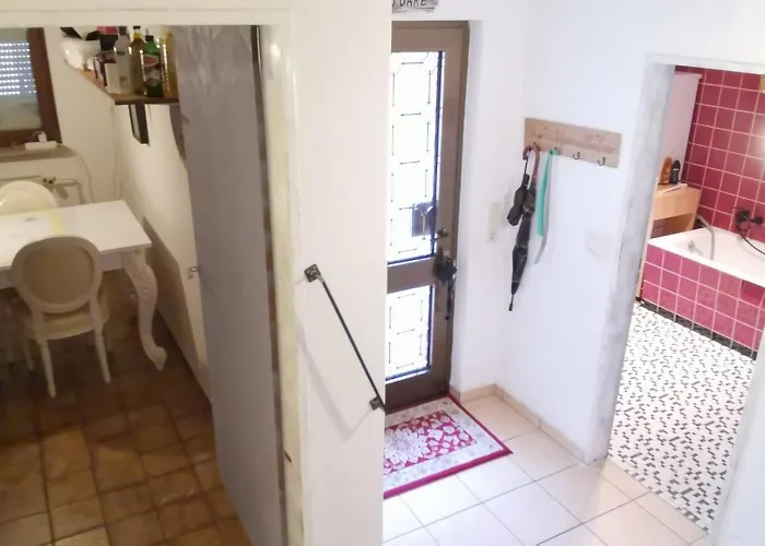 Daire Ganze 95Qm Komfort Wohnung Mit Garten, 3 Schlafzimmer, Mit Privater Kueche, Wohnzimmer, Badezimmer, Wc, Gratis Parkplaetze, Wifi, Ruhige Top Lage