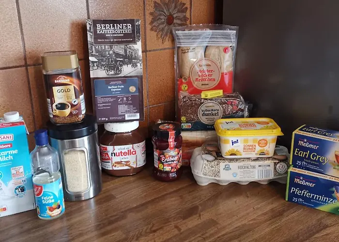 Ganze 95Qm Ferien Wohnung Mit 3 Schlafzimmer, Eigener Kueche, Wohnzimmer, Badezimmer, Wc Sowie Grossen Garten, Gratis Parkplaetze, Wifi, Ruhige Top Lage * カッセル