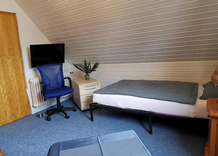 アパート Ganze 95Qm Ferien Wohnung Mit 3 Schlafzimmer, Eigener Kueche, Wohnzimmer, Badezimmer, Wc Sowie Grossen Garten, Gratis Parkplaetze, Wifi, Ruhige Top Lage