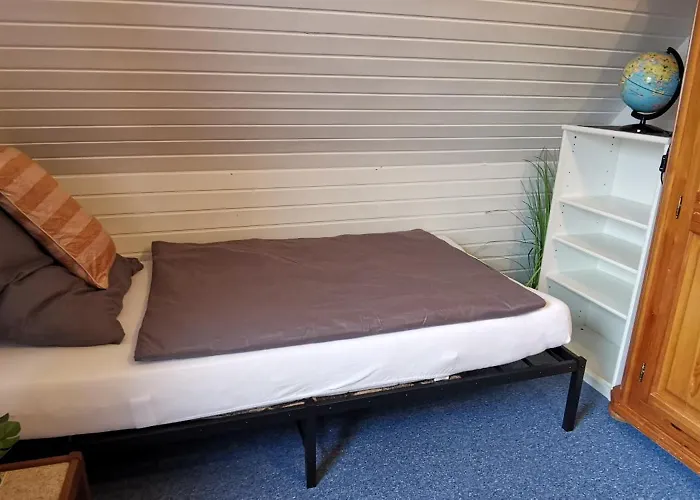 アパート Ganze 95Qm Ferien Wohnung Mit 3 Schlafzimmer, Eigener Kueche, Wohnzimmer, Badezimmer, Wc Sowie Grossen Garten, Gratis Parkplaetze, Wifi, Ruhige Top Lage カッセル