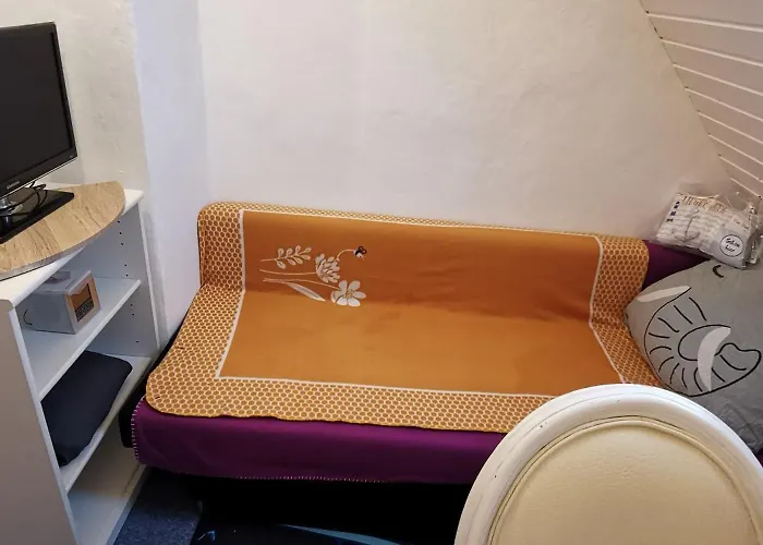 Ganze 95Qm Ferien Wohnung Mit 3 Schlafzimmer, Eigener Kueche, Wohnzimmer, Badezimmer, Wc Sowie Grossen Garten, Gratis Parkplaetze, Wifi, Ruhige Top Lage