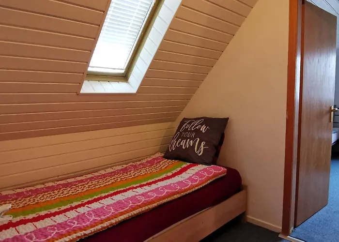 アパート Ganze 95Qm Ferien Wohnung Mit 3 Schlafzimmer, Eigener Kueche, Wohnzimmer, Badezimmer, Wc Sowie Grossen Garten, Gratis Parkplaetze, Wifi, Ruhige Top Lage カッセル