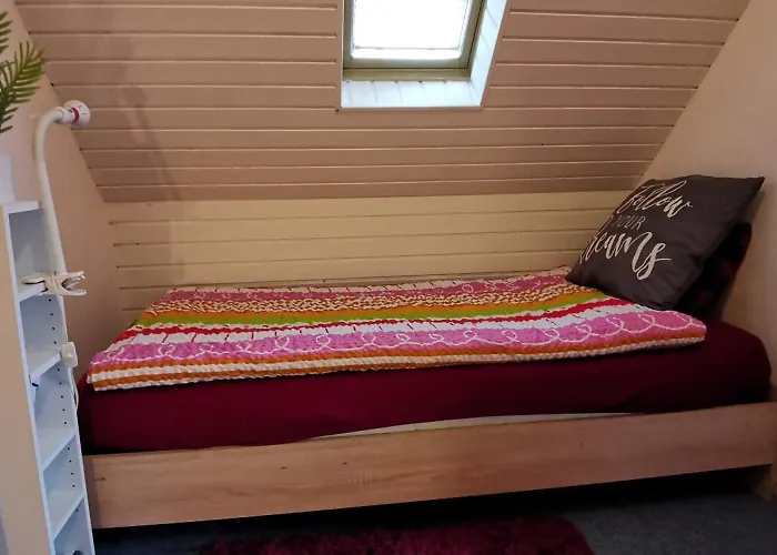 Ganze 95Qm Komfort Wohnung Mit Garten, 3 Schlafzimmer, Mit Privater Kueche, Wohnzimmer, Badezimmer, Wc, Gratis Parkplaetze, Wifi, Ruhige Top Lage Kassel