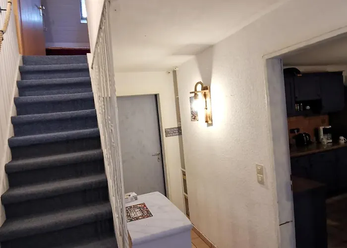 Ganze 95Qm Ferien Wohnung Mit 3 Schlafzimmer, Eigener Kueche, Wohnzimmer, Badezimmer, Wc Sowie Grossen Garten, Gratis Parkplaetze, Wifi, Ruhige Top Lage
