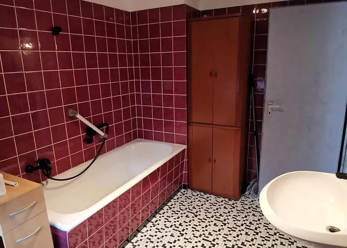 Daire Ganze 95Qm Komfort Wohnung Mit Garten, 3 Schlafzimmer, Mit Privater Kueche, Wohnzimmer, Badezimmer, Wc, Gratis Parkplaetze, Wifi, Ruhige Top Lage Kassel