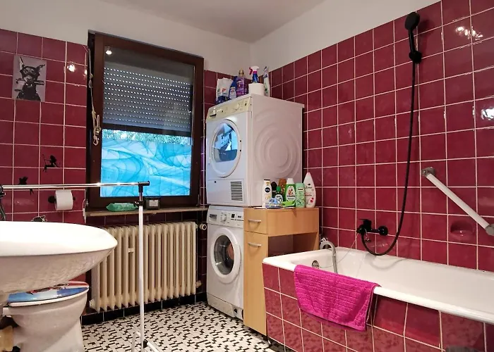 アパート Ganze 95Qm Ferien Wohnung Mit 3 Schlafzimmer, Eigener Kueche, Wohnzimmer, Badezimmer, Wc Sowie Grossen Garten, Gratis Parkplaetze, Wifi, Ruhige Top Lage カッセル