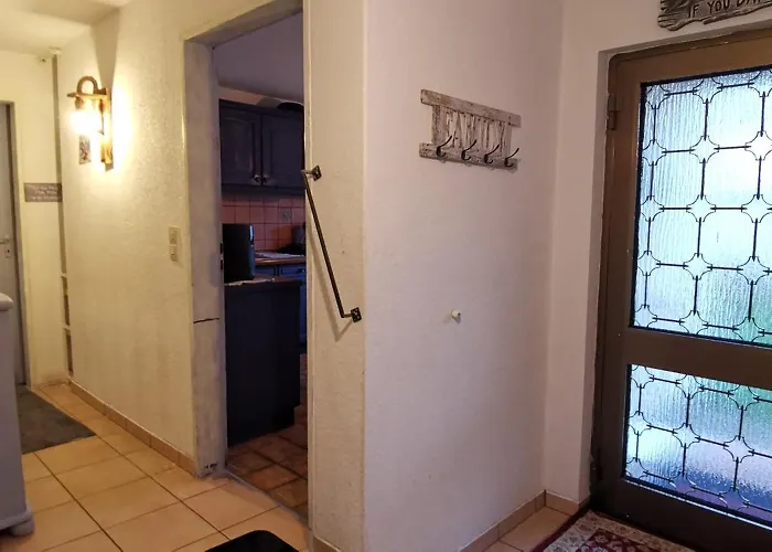 Ganze 95Qm Ferien Wohnung Mit 3 Schlafzimmer, Eigener Kueche, Wohnzimmer, Badezimmer, Wc Sowie Grossen Garten, Gratis Parkplaetze, Wifi, Ruhige Top Lage *