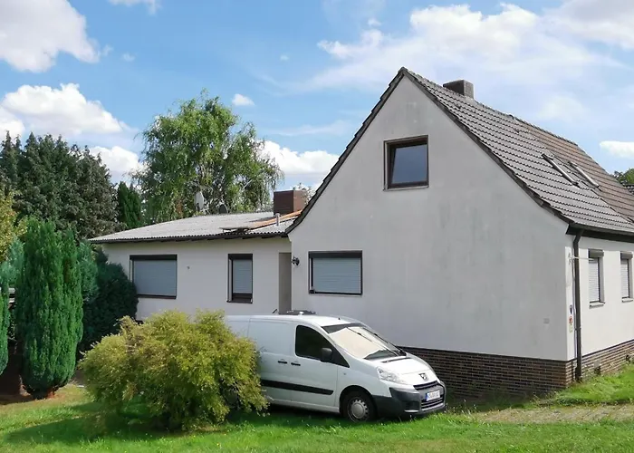 Ganze 95Qm Ferien Wohnung Mit 3 Schlafzimmer, Eigener Kueche, Wohnzimmer, Badezimmer, Wc Sowie Grossen Garten, Gratis Parkplaetze, Wifi, Ruhige Top Lage カッセル