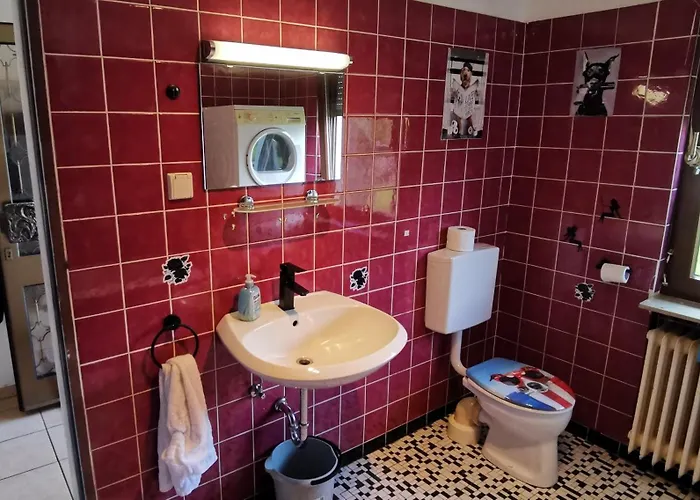 Ganze 95Qm Komfort Wohnung Mit Garten, 3 Schlafzimmer, Mit Privater Kueche, Wohnzimmer, Badezimmer, Wc, Gratis Parkplaetze, Wifi, Ruhige Top Lage Daire