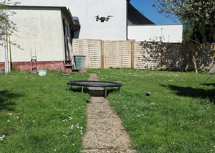 Ganze 95Qm Ferien Wohnung Mit 3 Schlafzimmer, Eigener Kueche, Wohnzimmer, Badezimmer, Wc Sowie Grossen Garten, Gratis Parkplaetze, Wifi, Ruhige Top Lage *