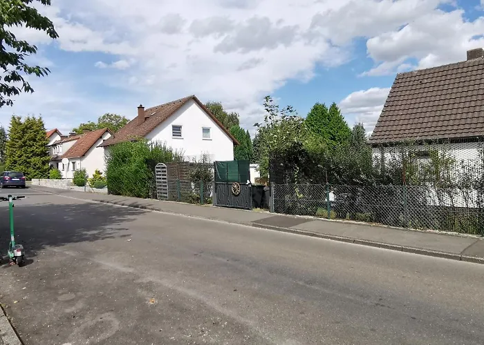 Ganze 95Qm Komfort Wohnung Mit Garten, 3 Schlafzimmer, Mit Privater Kueche, Wohnzimmer, Badezimmer, Wc, Gratis Parkplaetze, Wifi, Ruhige Top Lage