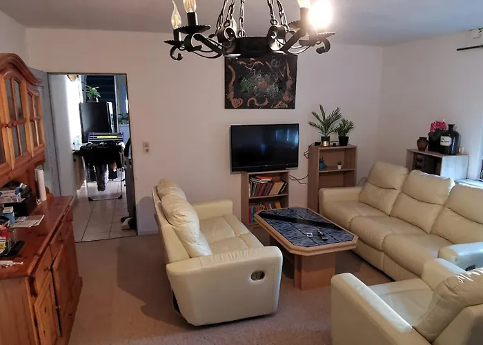 Ganze 95Qm Komfort Wohnung Mit Garten, 3 Schlafzimmer, Mit Privater Kueche, Wohnzimmer, Badezimmer, Wc, Gratis Parkplaetze, Wifi, Ruhige Top Lage * Kassel