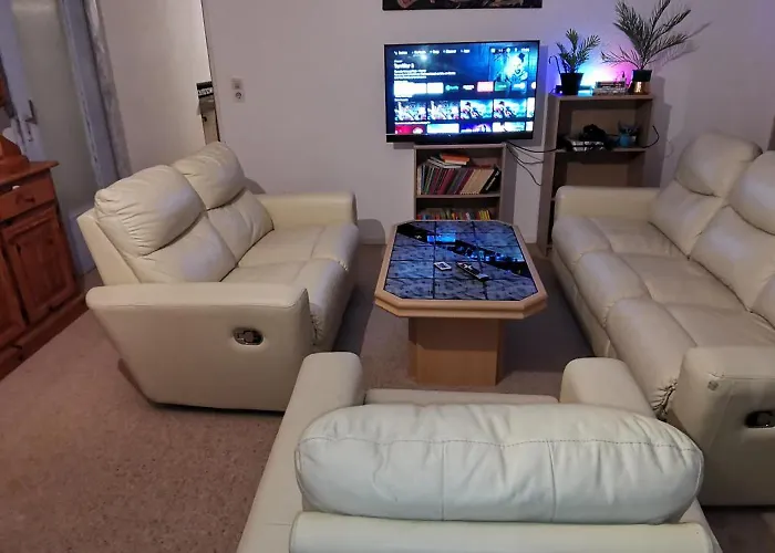 アパート Ganze 95Qm Ferien Wohnung Mit 3 Schlafzimmer, Eigener Kueche, Wohnzimmer, Badezimmer, Wc Sowie Grossen Garten, Gratis Parkplaetze, Wifi, Ruhige Top Lage カッセル