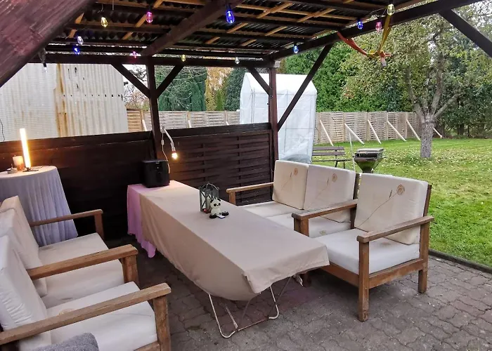 Ganze 95Qm Komfort Wohnung Mit Garten, 3 Schlafzimmer, Mit Privater Kueche, Wohnzimmer, Badezimmer, Wc, Gratis Parkplaetze, Wifi, Ruhige Top Lage *