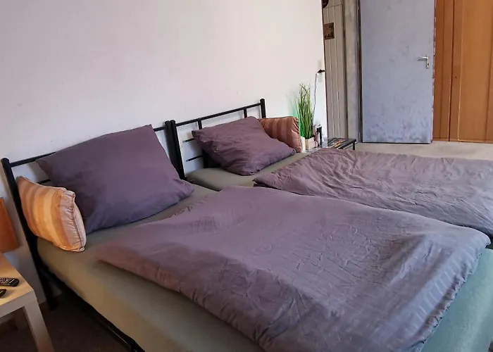 Ganze 95Qm Ferien Wohnung Mit 3 Schlafzimmer, Eigener Kueche, Wohnzimmer, Badezimmer, Wc Sowie Grossen Garten, Gratis Parkplaetze, Wifi, Ruhige Top Lage *