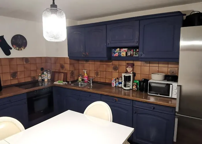 Ganze 95Qm Ferien Wohnung Mit 3 Schlafzimmer, Eigener Kueche, Wohnzimmer, Badezimmer, Wc Sowie Grossen Garten, Gratis Parkplaetze, Wifi, Ruhige Top Lage アパート