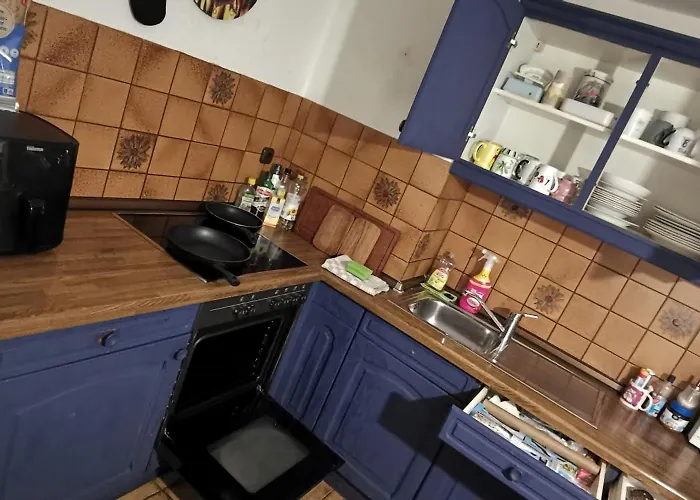 Ganze 95Qm Komfort Wohnung Mit Garten, 3 Schlafzimmer, Mit Privater Kueche, Wohnzimmer, Badezimmer, Wc, Gratis Parkplaetze, Wifi, Ruhige Top Lage Daire *