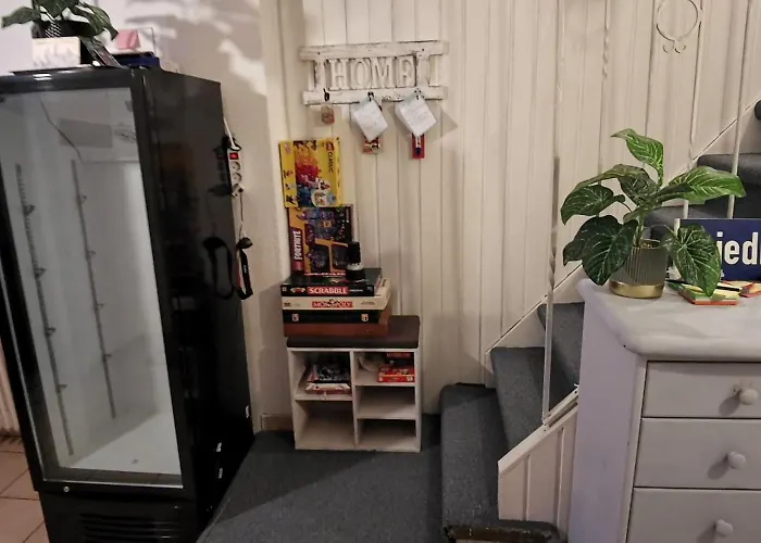 Daire Ganze 95Qm Komfort Wohnung Mit Garten, 3 Schlafzimmer, Mit Privater Kueche, Wohnzimmer, Badezimmer, Wc, Gratis Parkplaetze, Wifi, Ruhige Top Lage