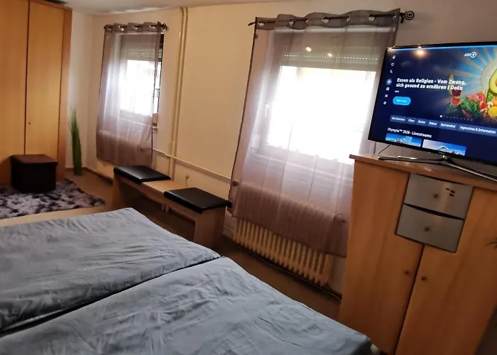 Ganze 95Qm Komfort Wohnung Mit Garten, 3 Schlafzimmer, Mit Privater Kueche, Wohnzimmer, Badezimmer, Wc, Gratis Parkplaetze, Wifi, Ruhige Top Lage * Kassel