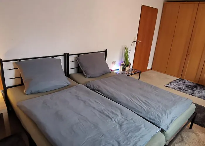 Ganze 95Qm Komfort Wohnung Mit Garten, 3 Schlafzimmer, Mit Privater Kueche, Wohnzimmer, Badezimmer, Wc, Gratis Parkplaetze, Wifi, Ruhige Top Lage