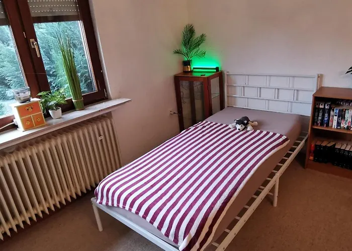 Ganze 95Qm Komfort Wohnung Mit Garten, 3 Schlafzimmer, Mit Privater Kueche, Wohnzimmer, Badezimmer, Wc, Gratis Parkplaetze, Wifi, Ruhige Top Lage *