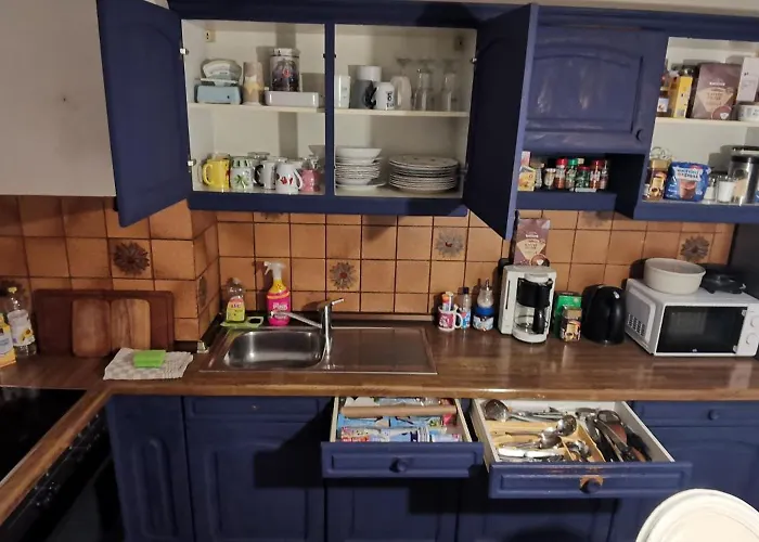 アパート Ganze 95Qm Ferien Wohnung Mit 3 Schlafzimmer, Eigener Kueche, Wohnzimmer, Badezimmer, Wc Sowie Grossen Garten, Gratis Parkplaetze, Wifi, Ruhige Top Lage カッセル